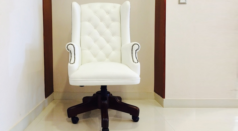Senator Chair - Snow White Nappa